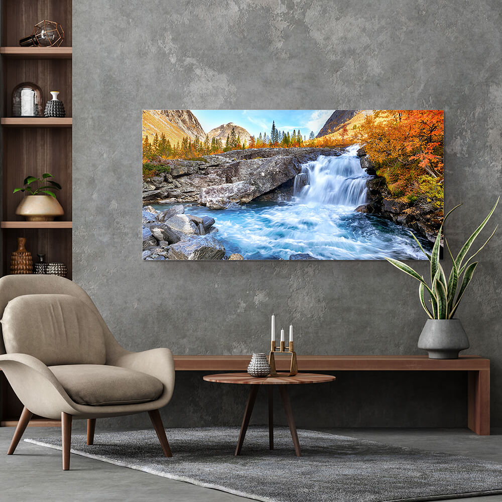 Rechteckiges Akustikbild einer herbstlichen Gebirgslandschaft mit Wasserfall in einem Wohnzimmer
