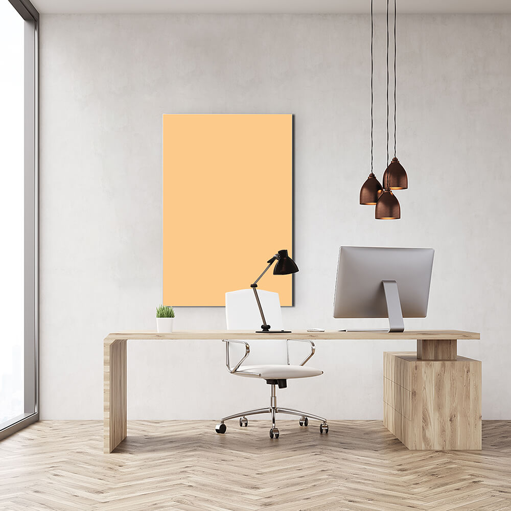 Rechteckiges Akustikbild, pfirsichfarben hinter einem Schreibtisch