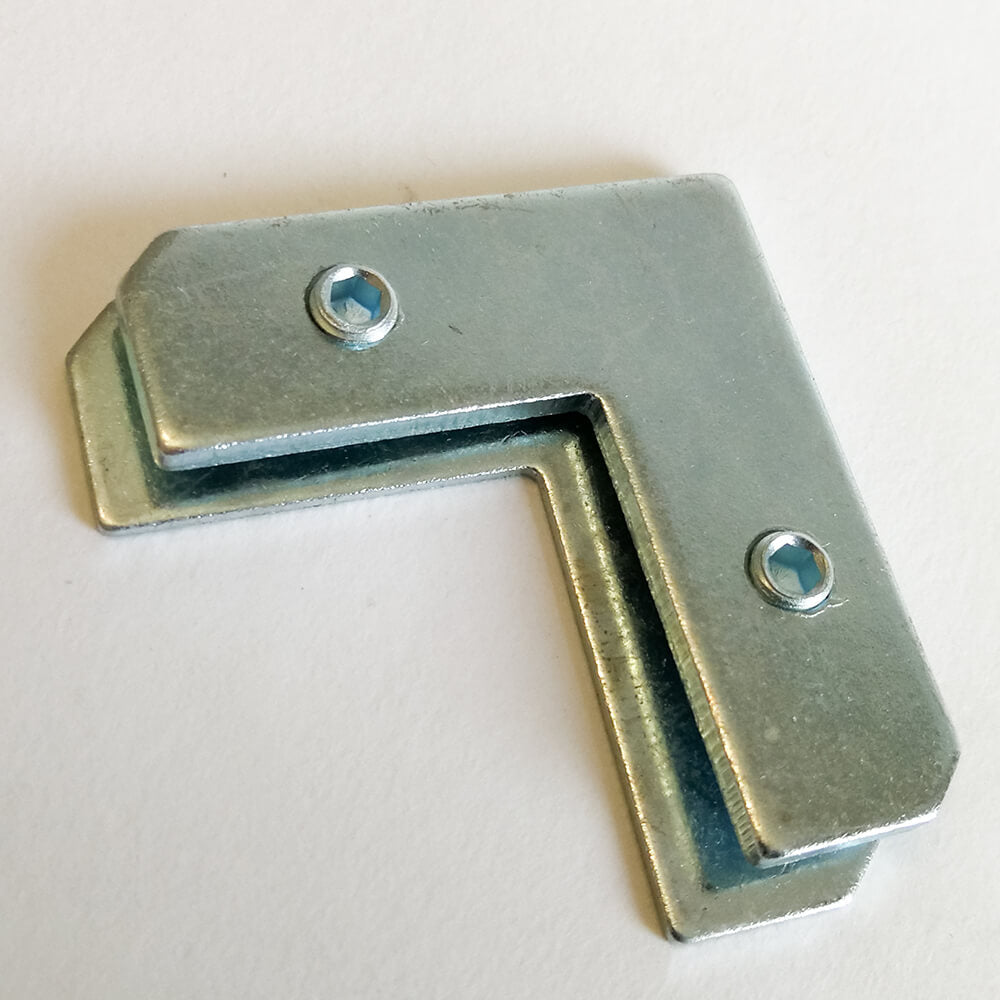 Corner connectors for 19 mm profile