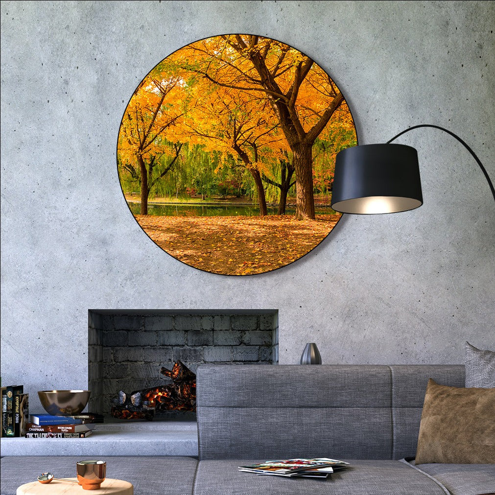 Rundes Akustikbild mit Herbst Motiv an der Wand im Wohnzimmer hängend über dem Kamin