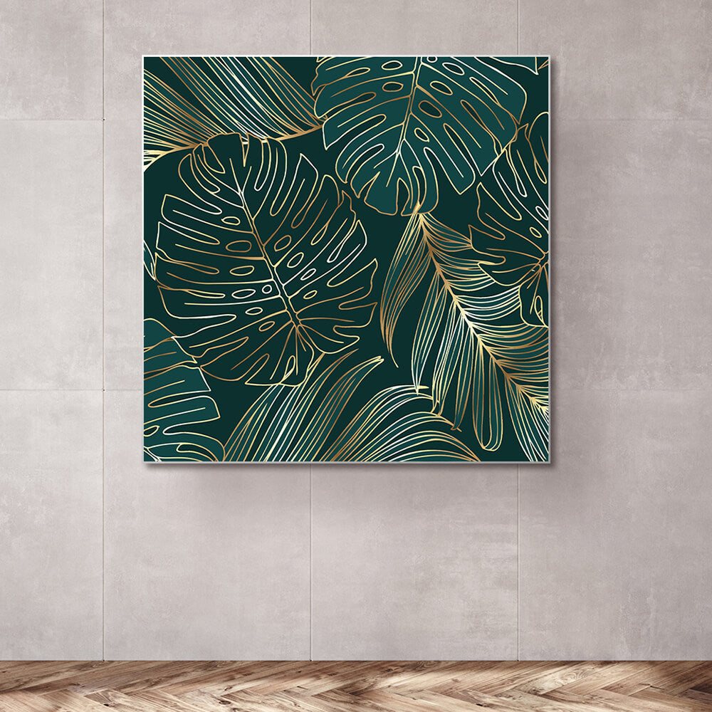 Quadratisches Akustikbild mit einer Zeichnung goldener tropischer Blätter auf grünem Grund an einer grauen Wand