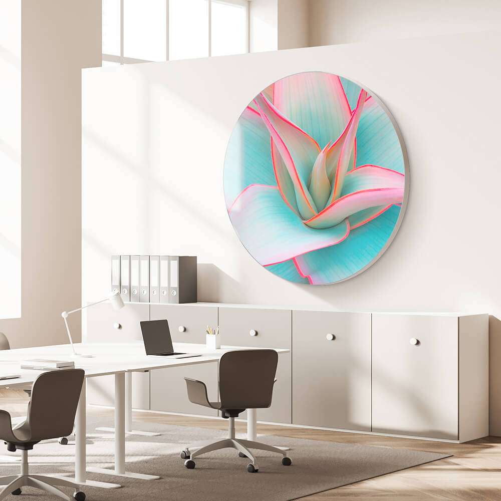 Modernes rundes Akustikbild mit blau pinker Blume im Büro