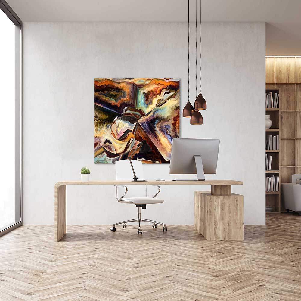 Quadratisches abstraktes Akustikbild in braun, gelb orange und grün Tönen, in einem Büro